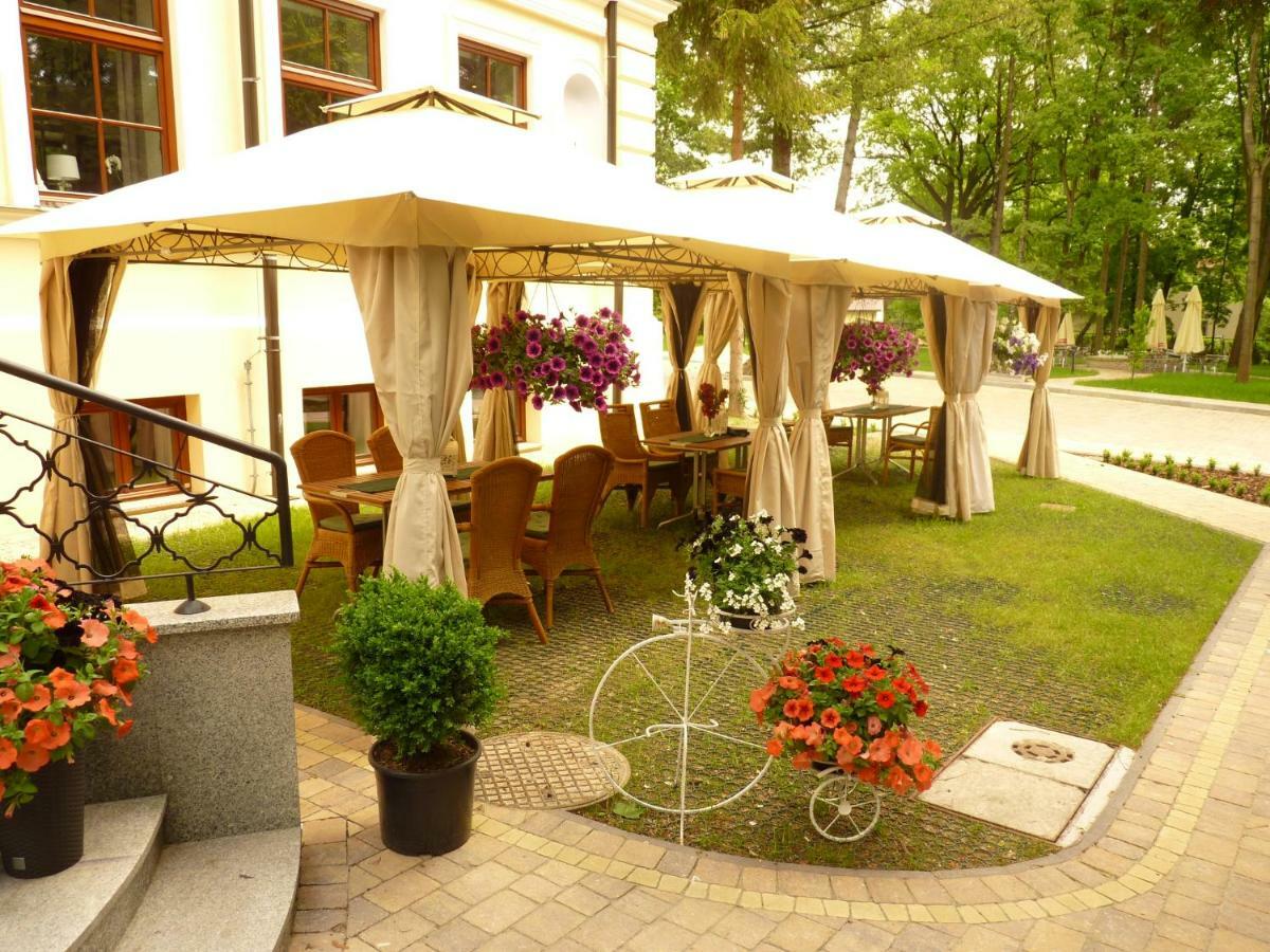 Willa Filiks Restauracja & Pokoje Naleczow Bagian luar foto