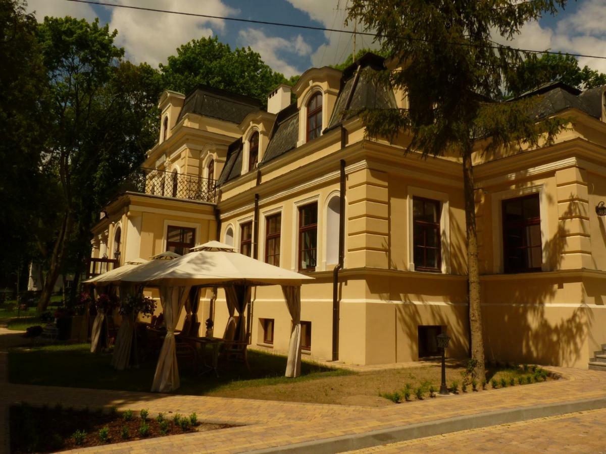 Willa Filiks Restauracja & Pokoje Naleczow Bagian luar foto